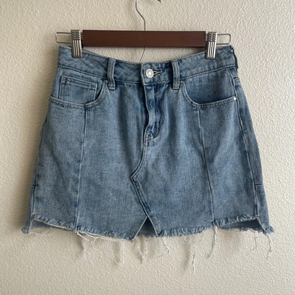 Y2K PACSUN Women's Size 25 Denim Mini Skirt Frayed Hem Front Slit Light Wash - Picture 1 of 5